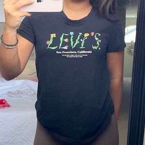 levi’s tee